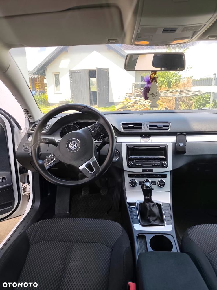 Volkswagen Passat 1.6 TDI Comfortline - 5