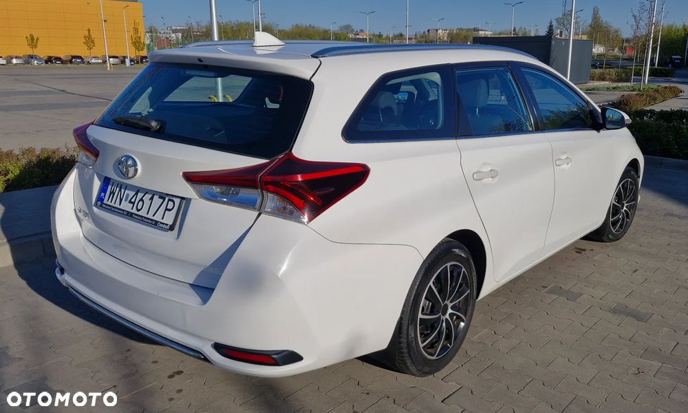 Toyota Auris 1.6 Premium - 5