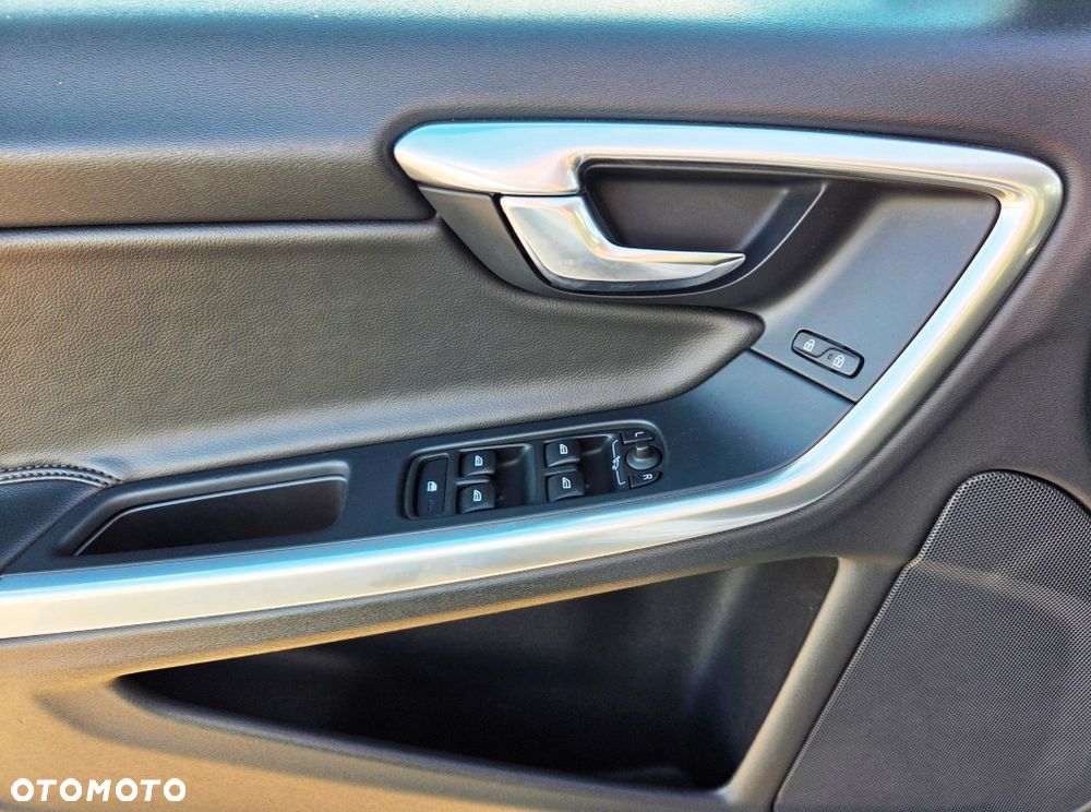 Volvo S60 D2 Drive-E Momentum - 24
