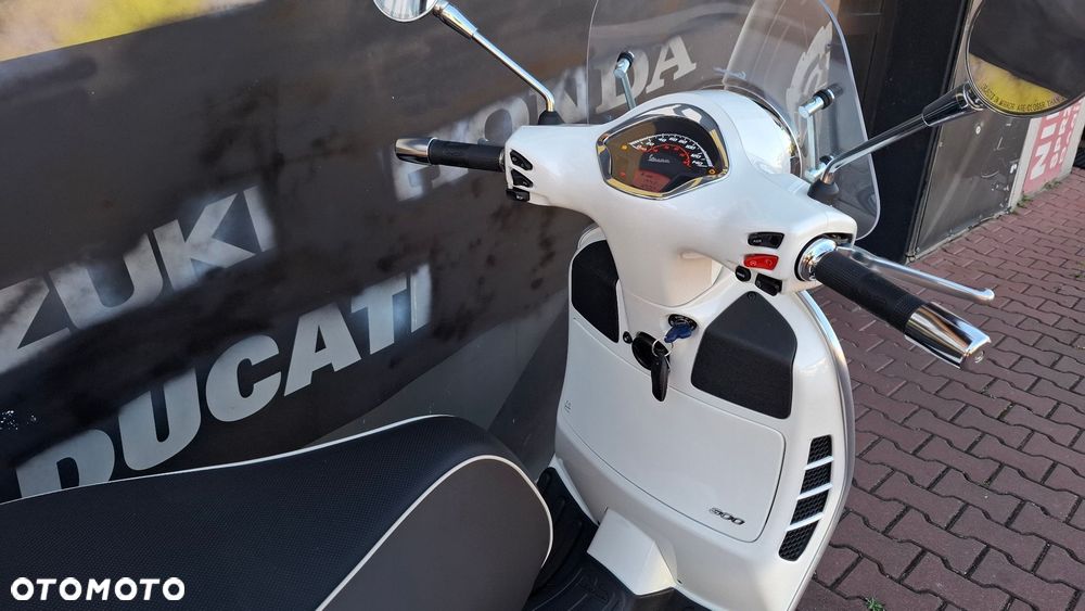 Piaggio Vespa - 16