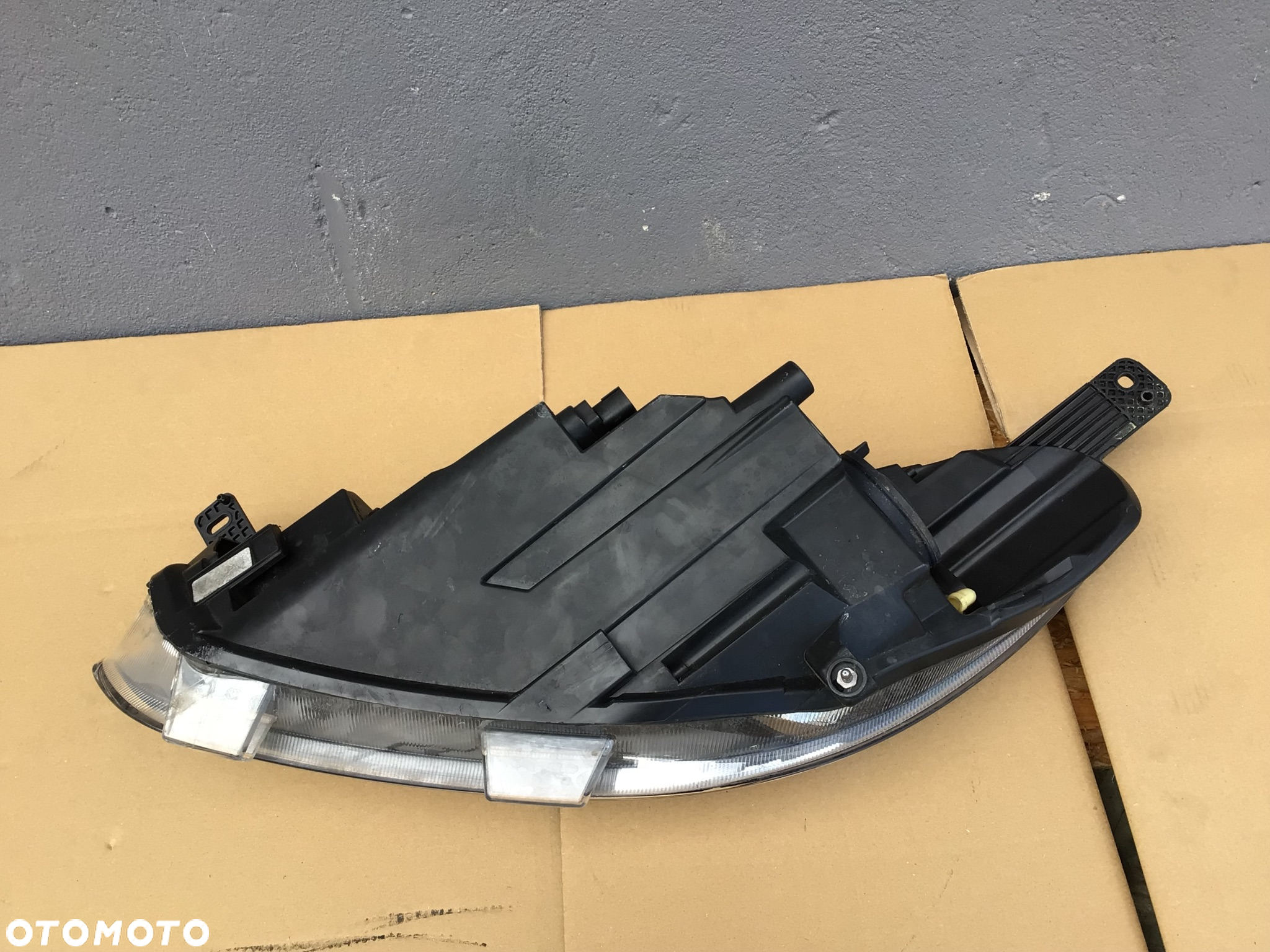 Lampa przednia prawa Ford fiesta mk8 zwykła - 5