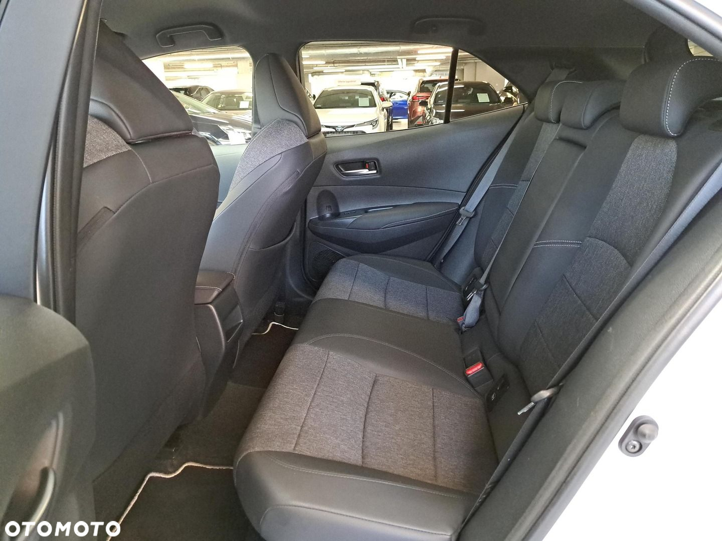 Toyota Corolla 1.8 Hybrid Style - 11