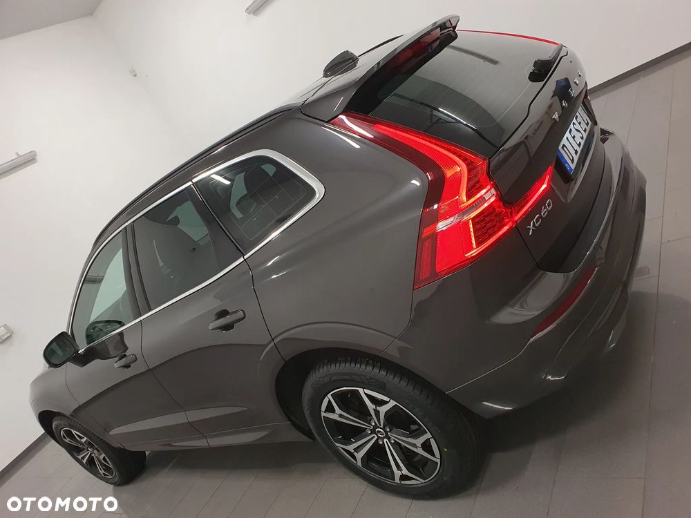 Volvo XC 60 B4 D AWD Ultimate Dark - 34