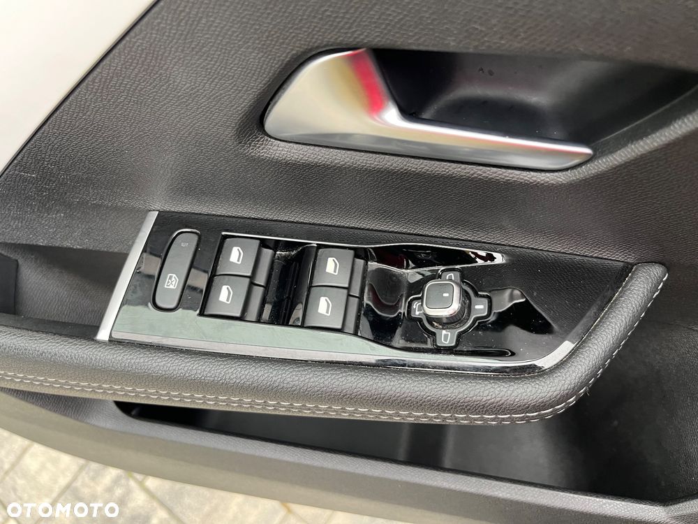 Opel Astra 1.6 T Plug-in Hybrid Business Edition - 26