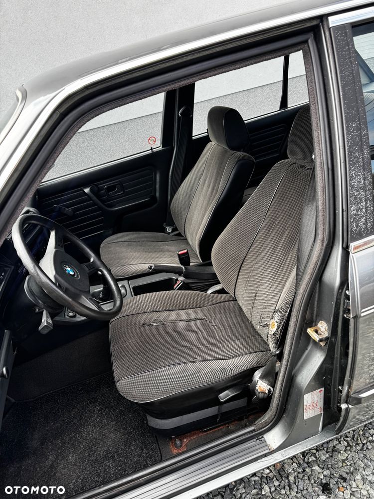 BMW Seria 3 318i - 16