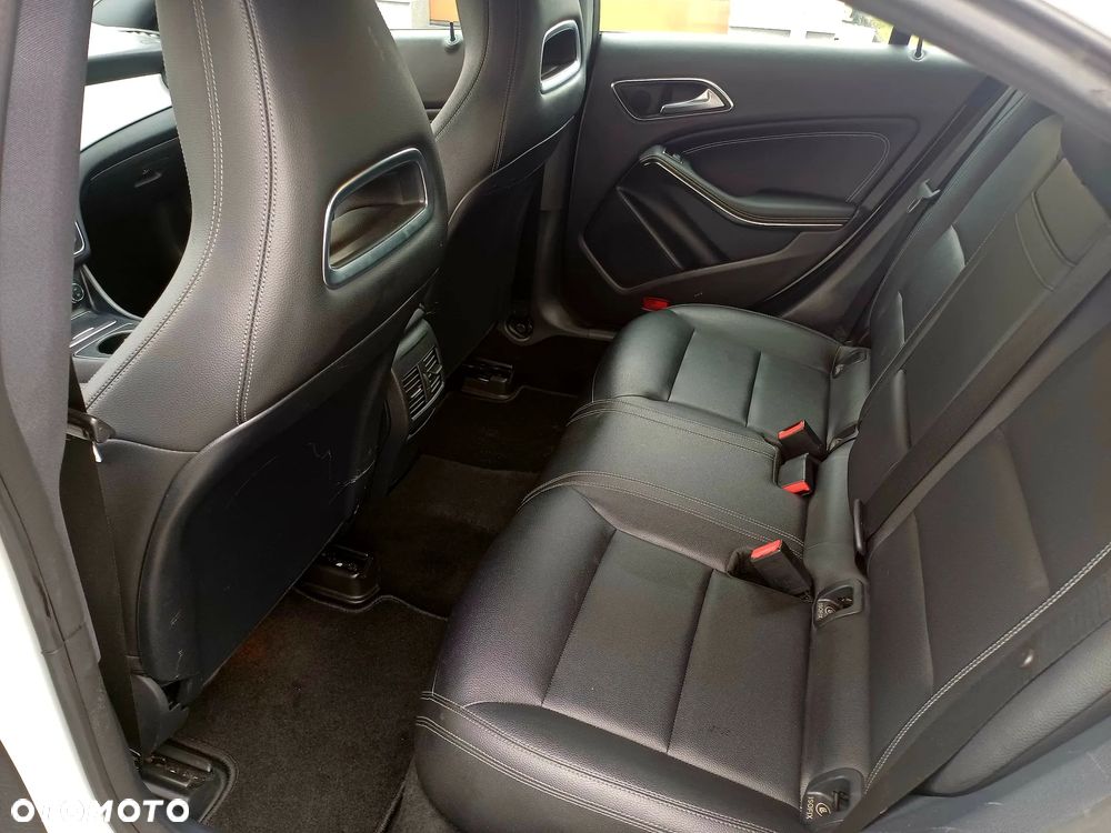 Mercedes-Benz CLA 250 4-Matic - 16