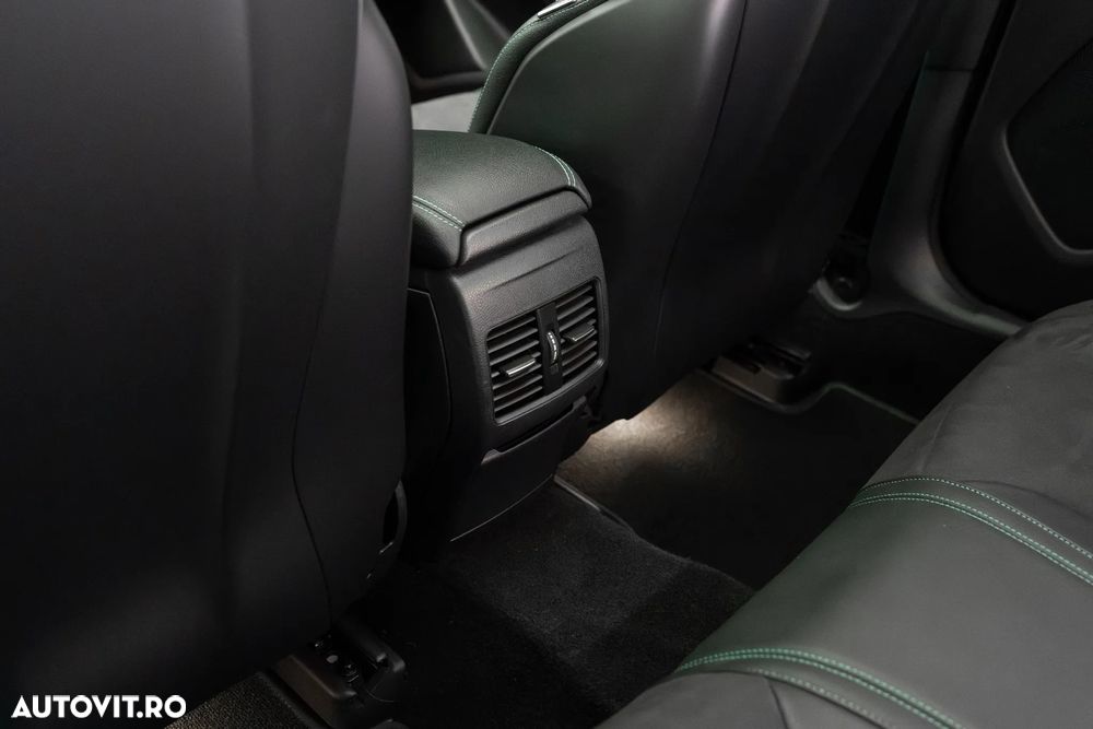 Mercedes-Benz A 45 AMG 4Matic AMG Speedshift 7G-DCT PETRONAS 2015 World Champion Edition - 28