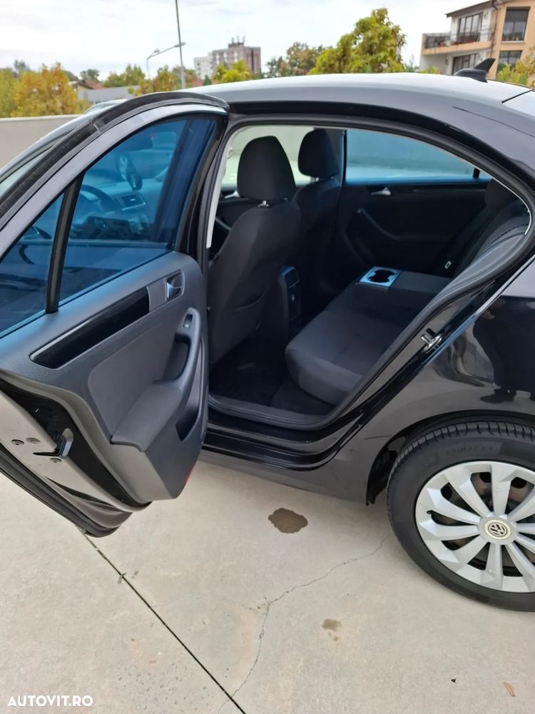 Volkswagen Jetta 1.6 TDI Blue Motion Technology Comfortline - 22
