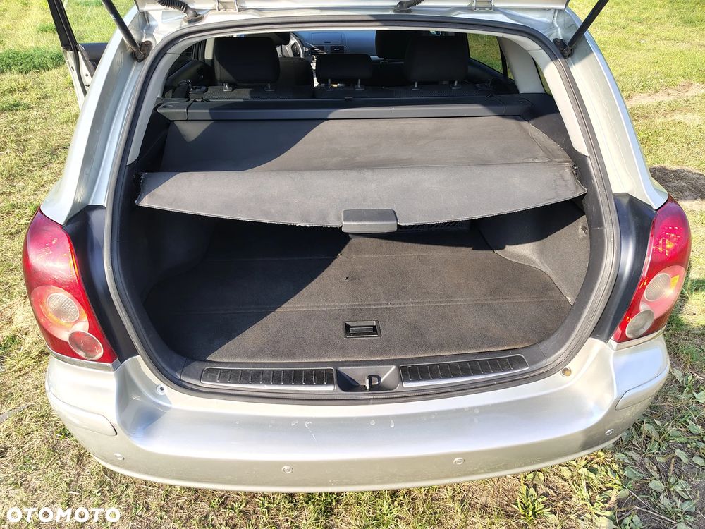 Toyota Avensis 2.0 D-4D Luna - 23
