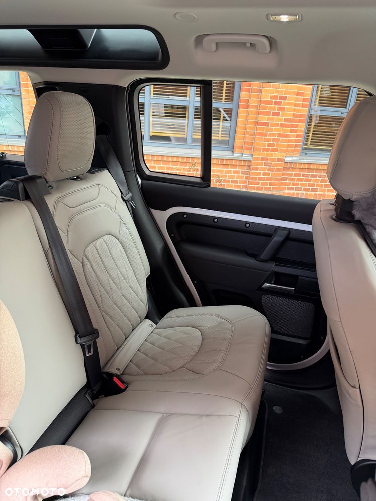 Land Rover Defender 2.0 P300 - 13