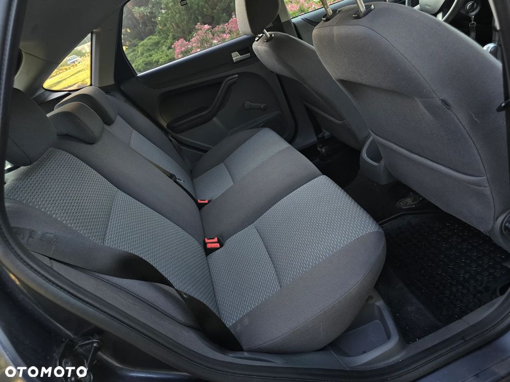 Ford Focus 1.6 Ambiente - 21