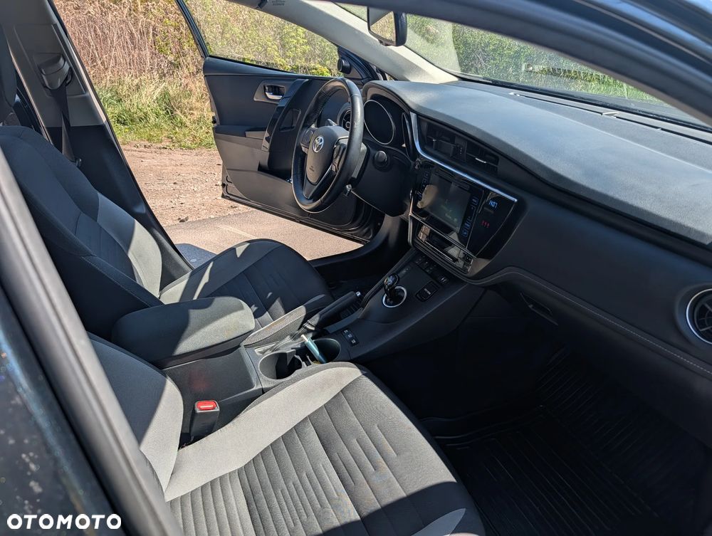 Toyota Auris Hybrid 135 Prestige - 13