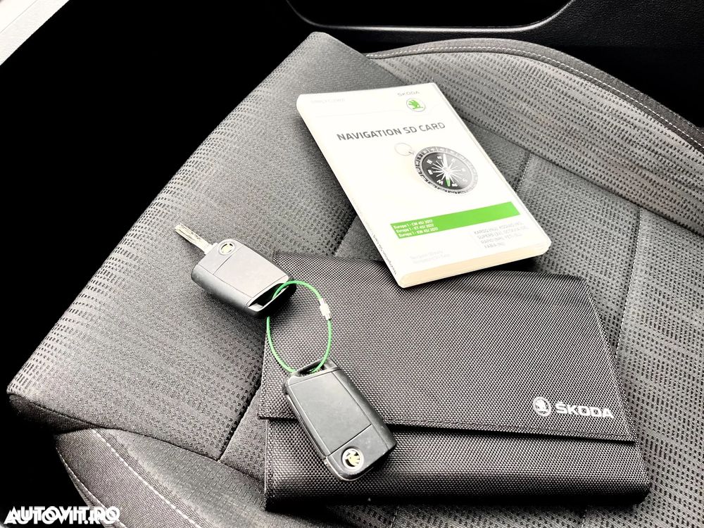 Skoda Superb 2.0 TDI DSG Sportline - 28