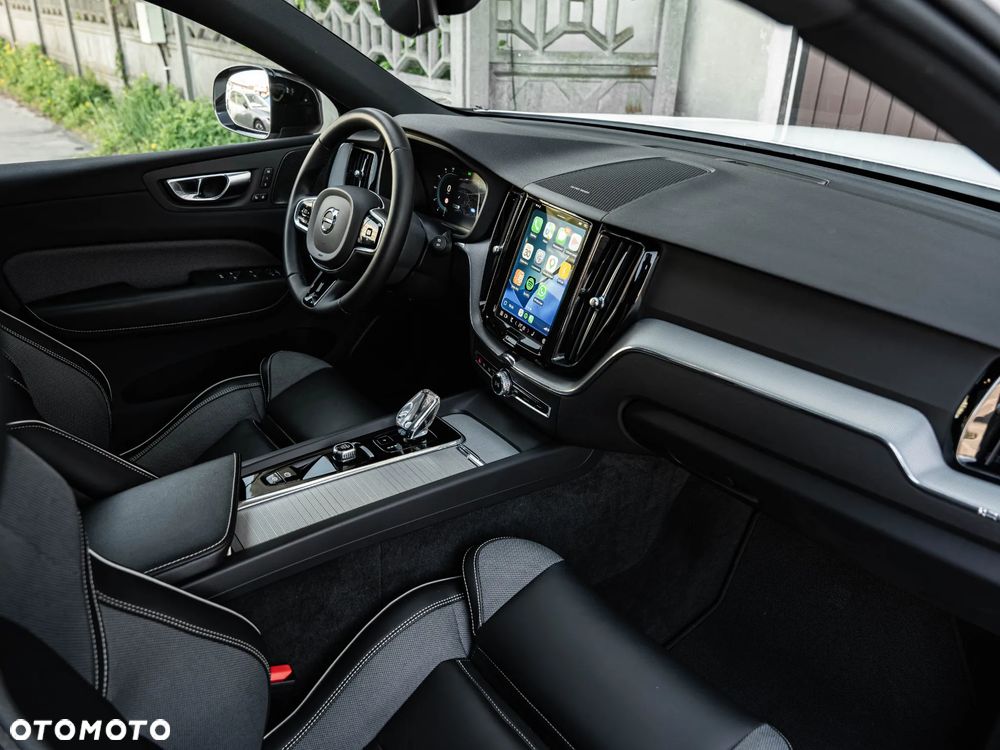 Volvo XC 60 B4 B Plus Dark - 26