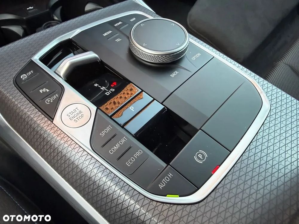 BMW Seria 3 318i M Sport - 17