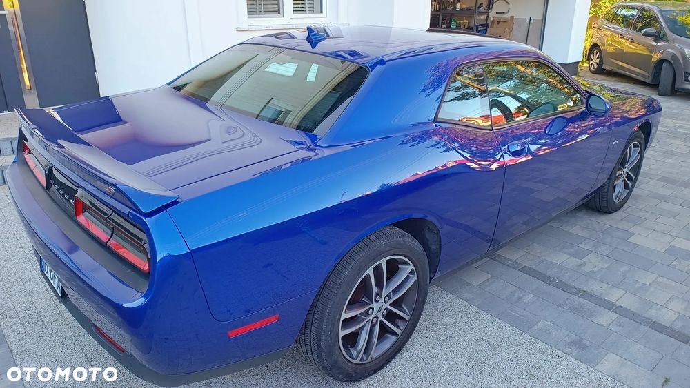 Dodge Challenger - 10