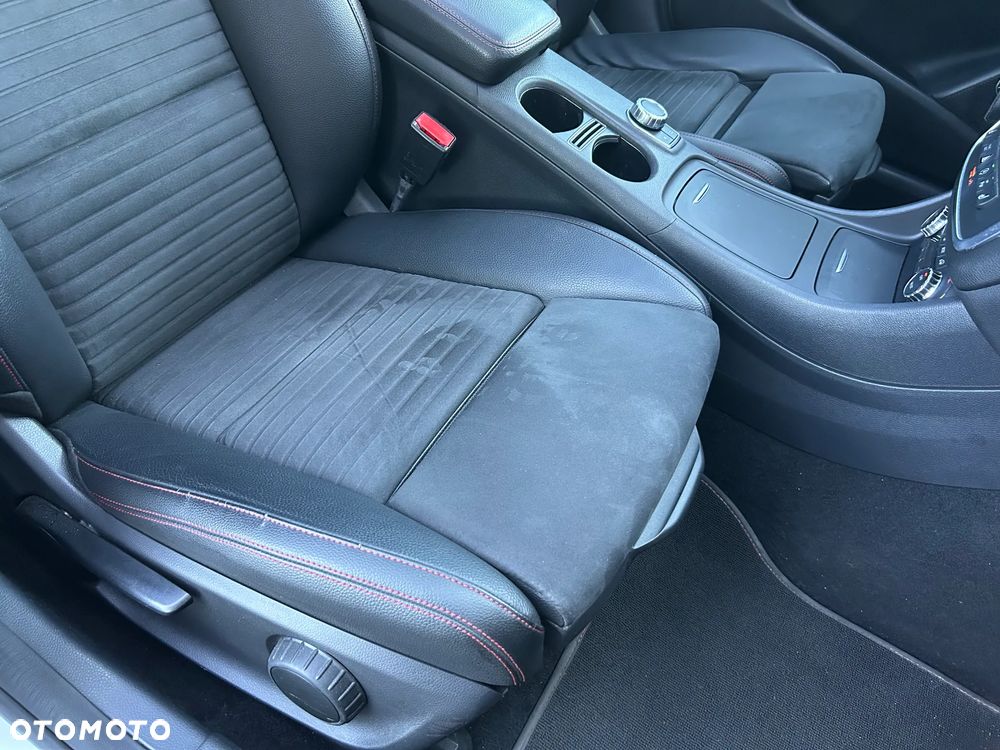 Mercedes-Benz GLA - 22