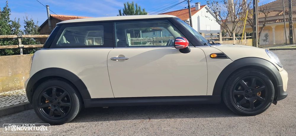 MINI 3 Portas One D - 14