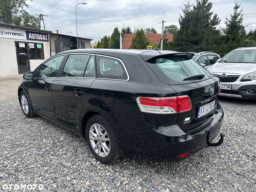 Toyota Avensis 1.8 Sol plus NAVI MS - 4