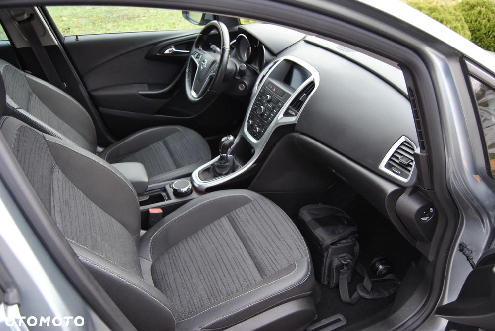 Opel Astra IV 1.4 T Cosmo S&S EU6 - 13