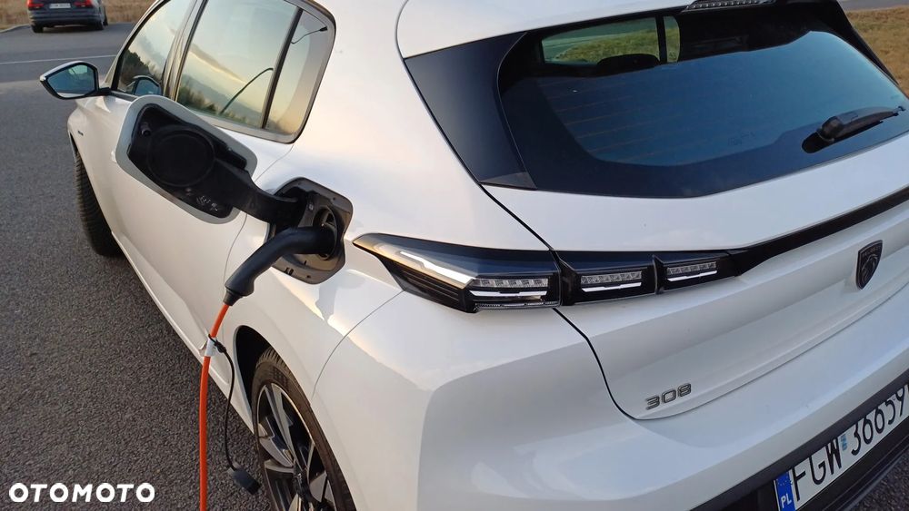 Peugeot 308 1.6 Hybrid PHEV Active Pack EAT8 - 9