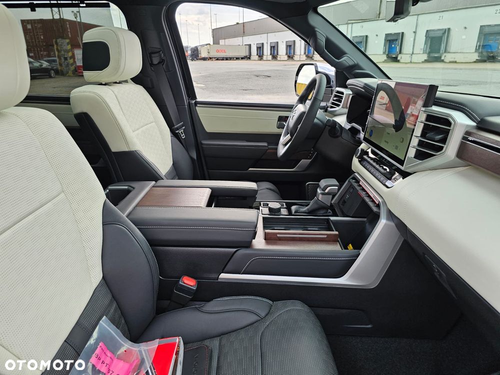 Toyota Sequoia - 27
