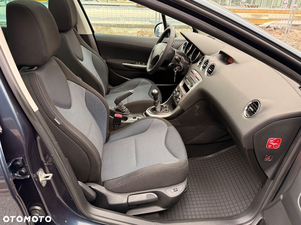 Peugeot 308 1.6 Premium Plus - 21