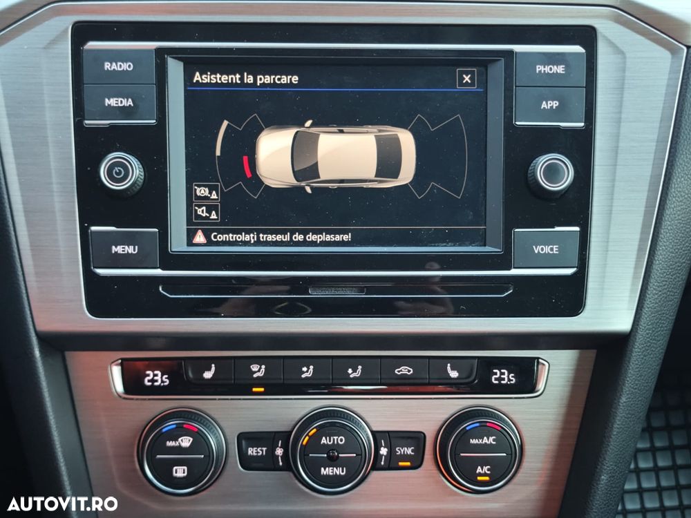 Volkswagen Passat 1.6 TDI DSG Comfortline - 26