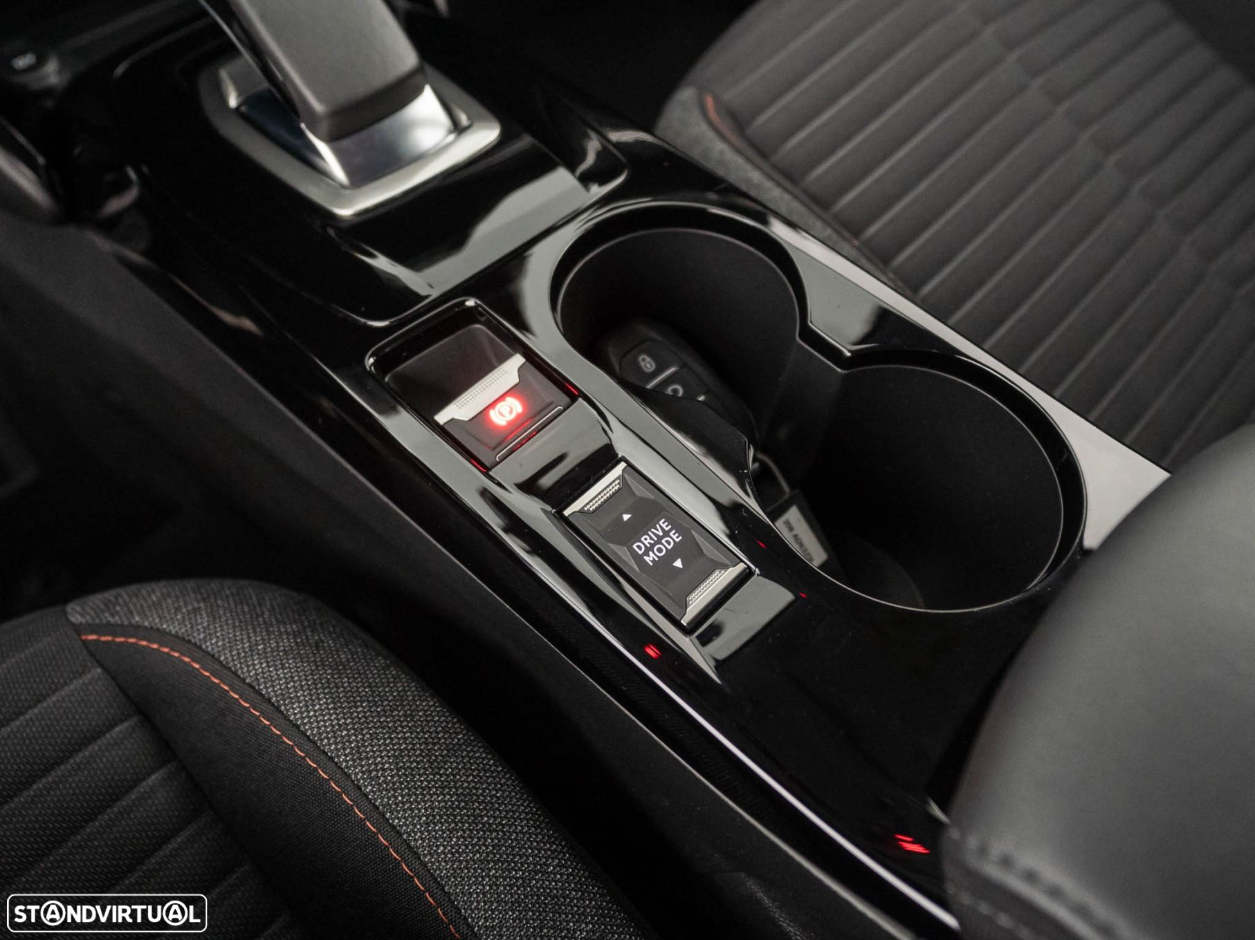 Peugeot e-208 - 25