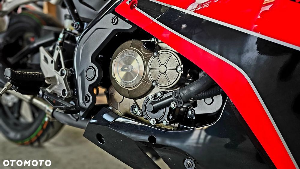 QJMOTOR SRK 125R - 16