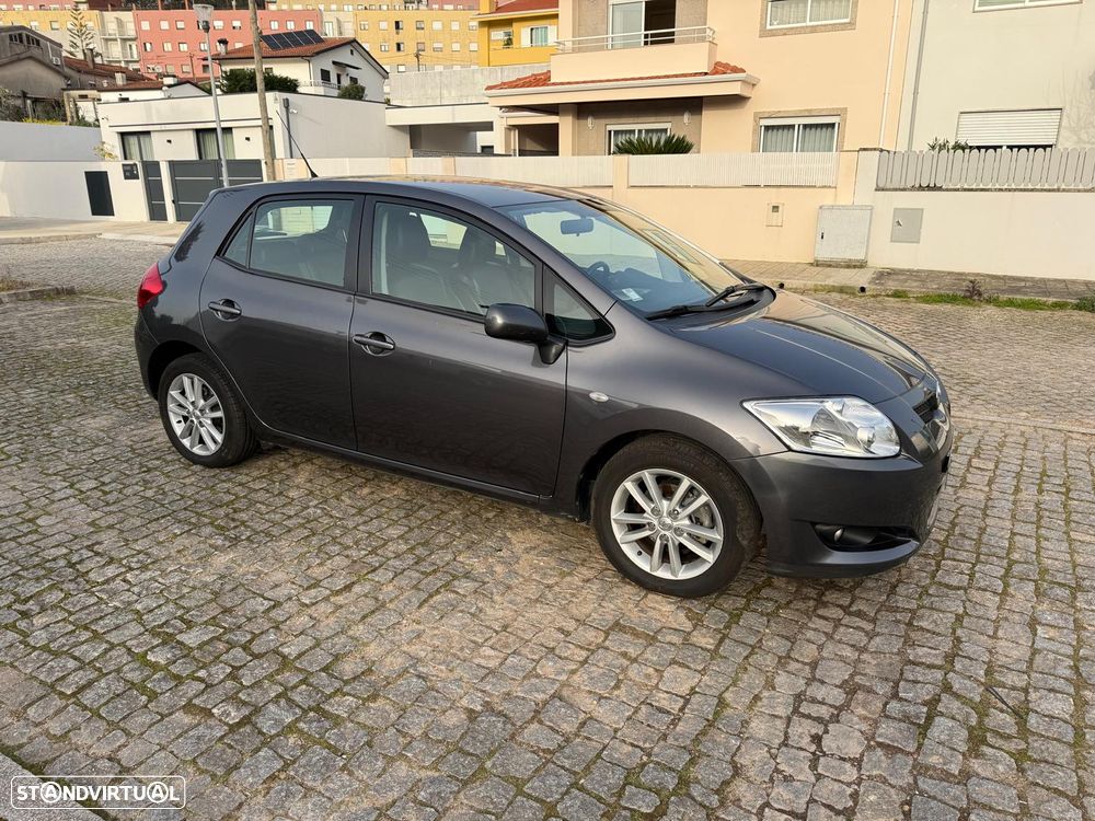 Toyota Auris 1.33 VVT-i Gold Edition - 1