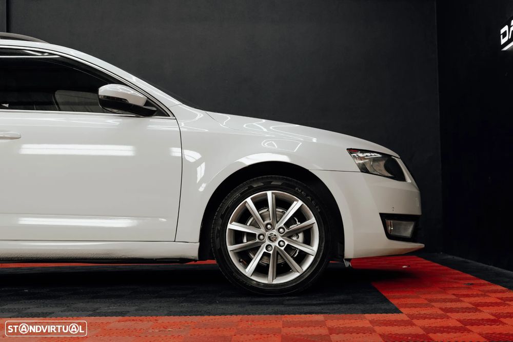 Skoda Octavia Break 1.6 TDi Sportline - 4