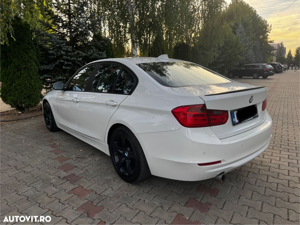 BMW Seria 3 320d EfficientDynamics Edition - 3