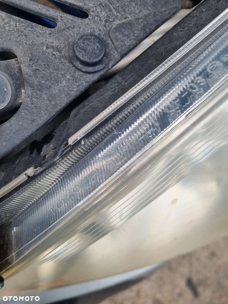 TOYOTA COROLLA VERSO II 04-07 2004 r. lampa lewy przód lewa przednia LP EU - 4