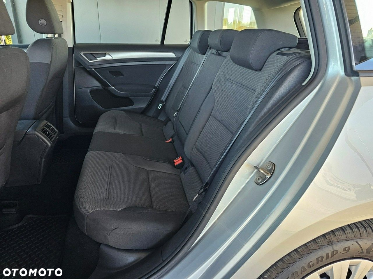 Volkswagen Golf - 25
