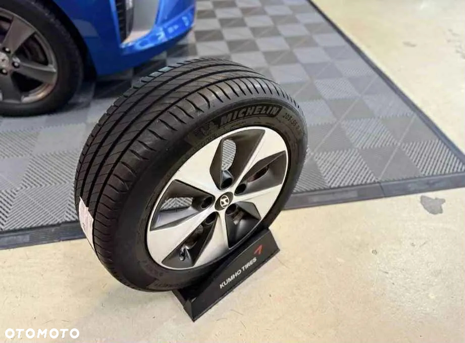 Hyundai IONIQ - 10