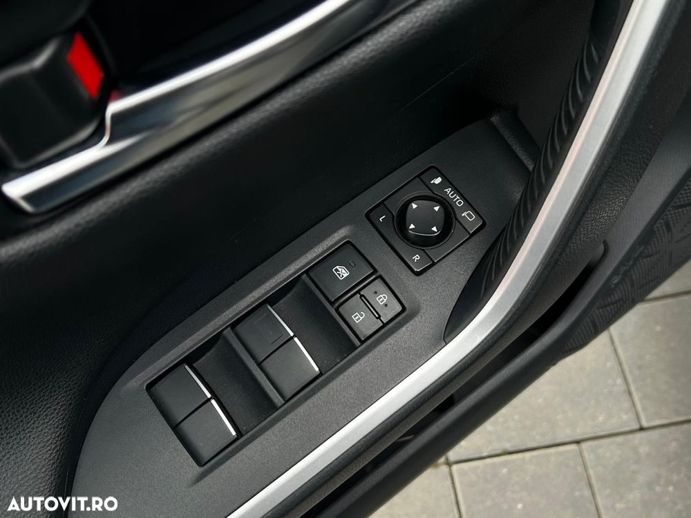 Toyota RAV4 2.5 4x4 Hybrid Team Deutschland - 27