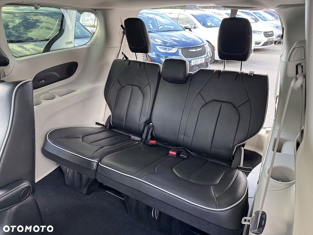 Chrysler Pacifica - 25