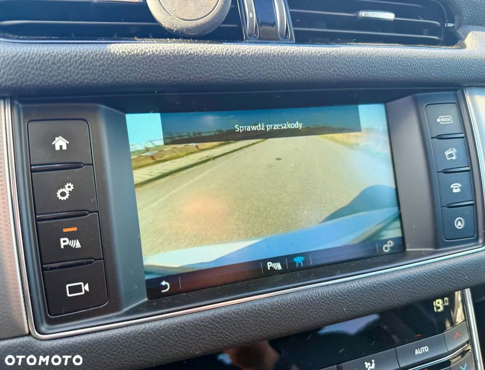 Jaguar XF 2.0 i4D Prestige - 13