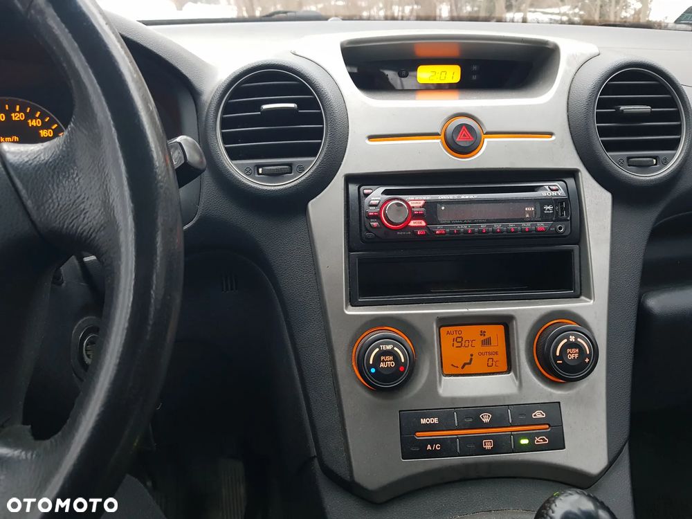 Kia Carens - 11