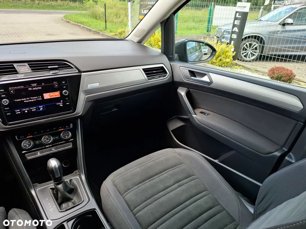 Volkswagen Touran - 14