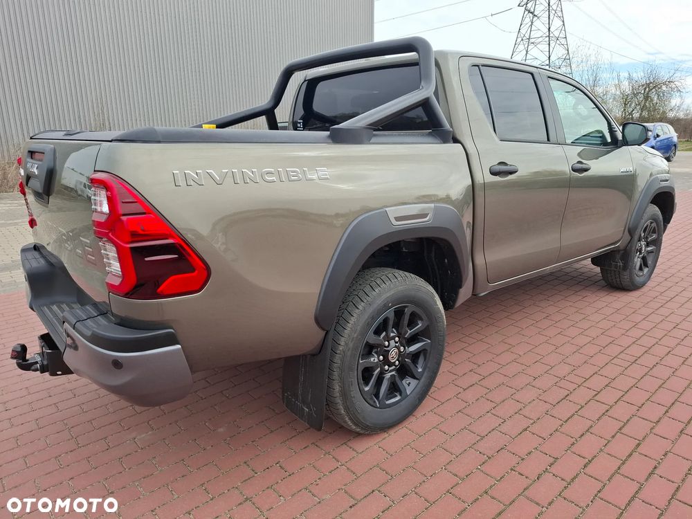 Toyota Hilux 2.8 D-4D Double Cab Invincible 4x4 - 5