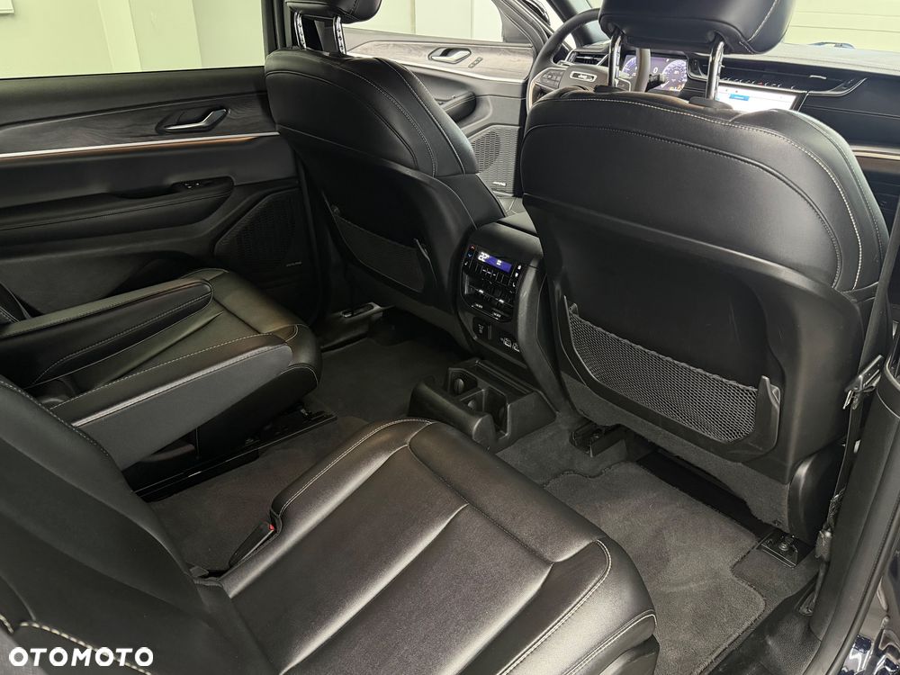 Jeep Grand Cherokee - 21
