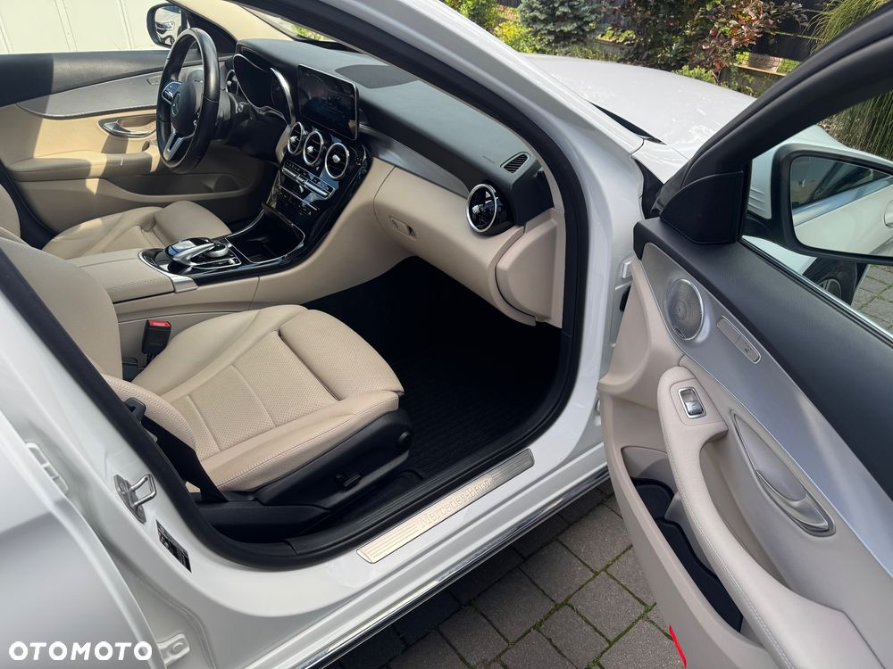 Mercedes-Benz Klasa C 220 d 4Matic 9G-TRONIC Avantgarde - 21