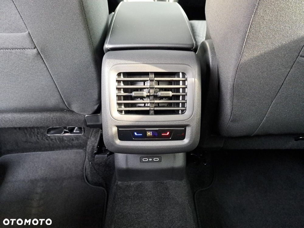 Volkswagen T-Roc 1.5 eTSI Life DSG - 36