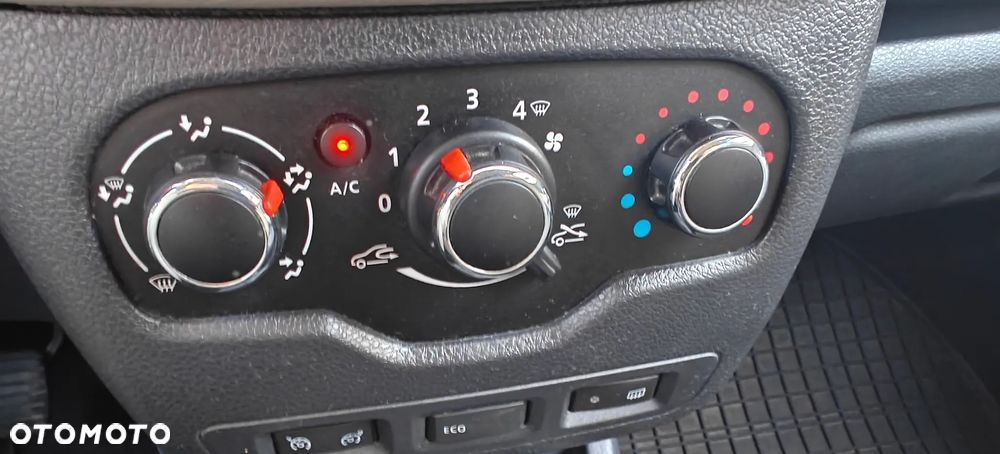 Dacia Lodgy SCe 100 Laureate - 18