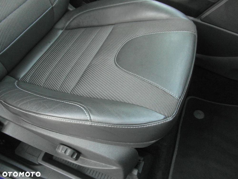 Ford Kuga 2.0 TDCi 2x4 Titanium - 18