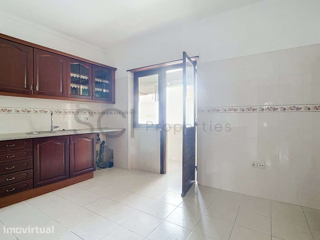 Apartamento T2 - Arrentela / Bairro Manuel André - Excelente lumino... - Grande imagem: 2/26