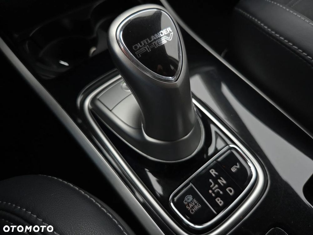 Mitsubishi Outlander - 35