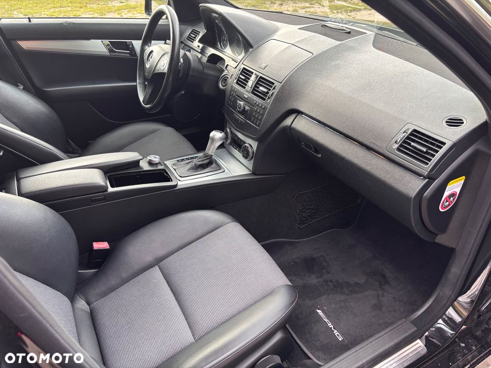 Mercedes-Benz Klasa C 320 CDI DPF 7G-TRONIC Avantgarde - 9